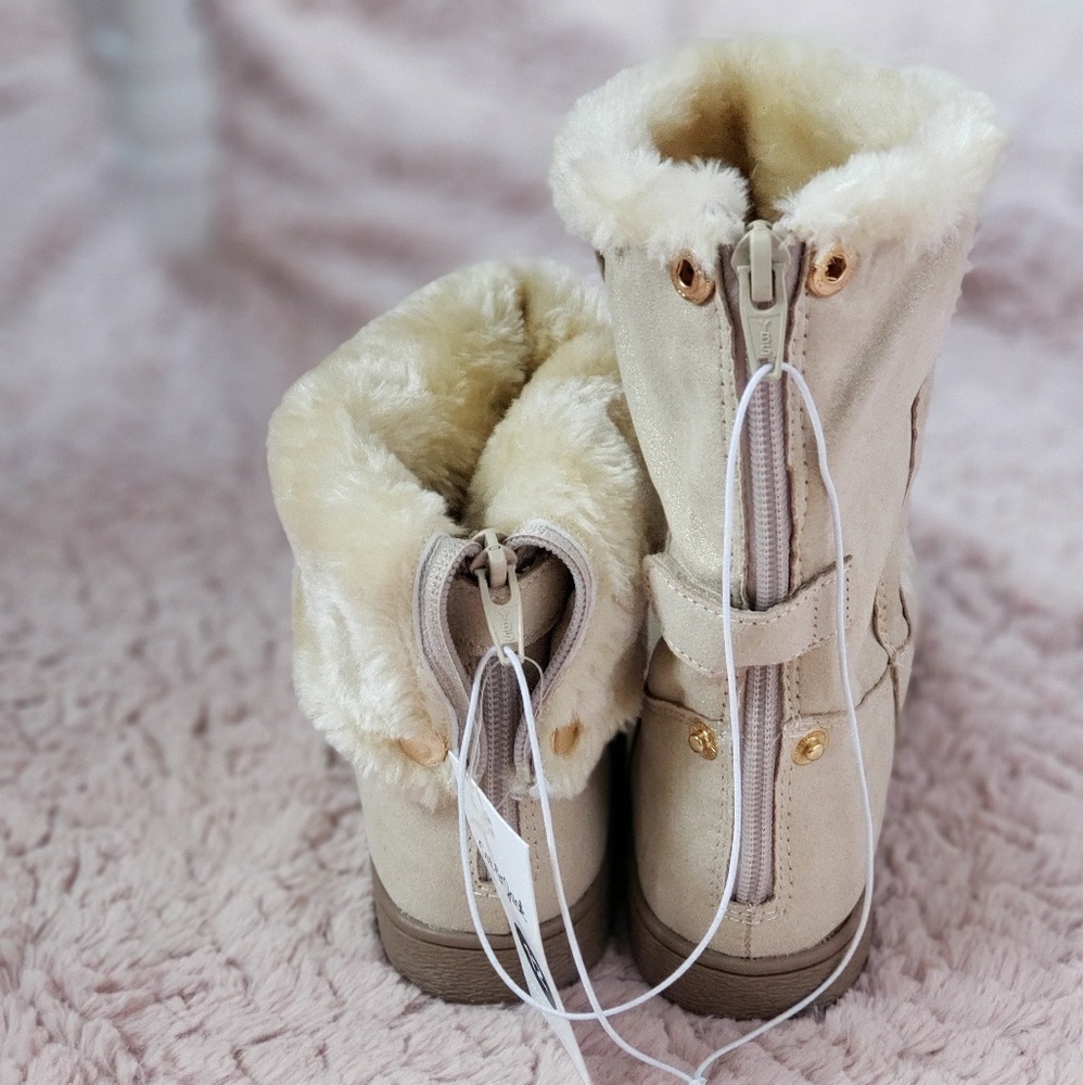 Girl boots